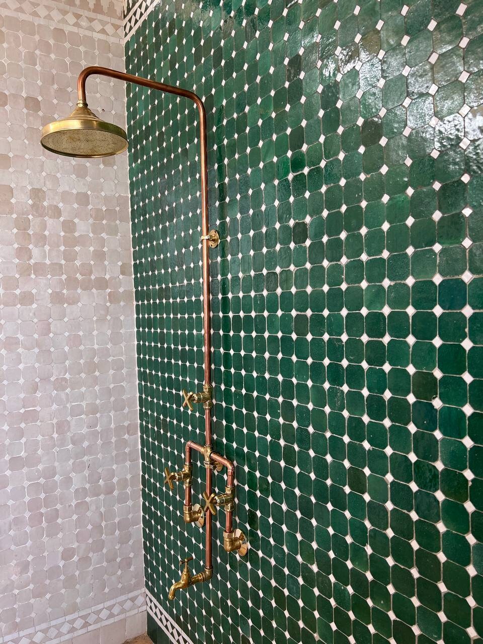 Vintage Cooper and Shower System. Indoor and outdoor Copper shower system with Round shower head - bohoprime